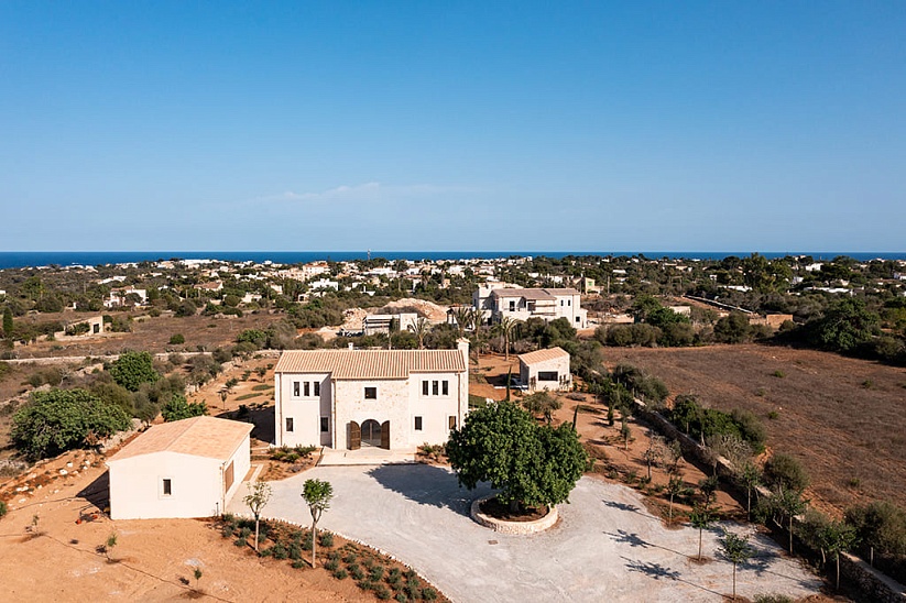 Charming new finca with sea view in Santanyi