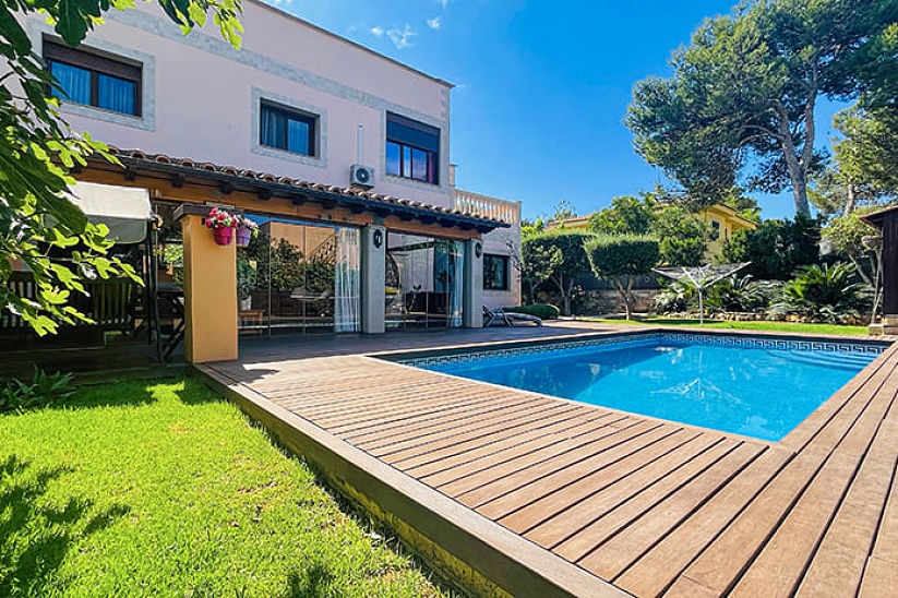 Magnificent family villa in an exclusive location in El Toro