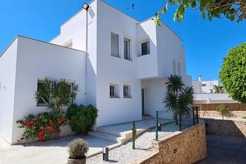 Modern villa with sea views and with tourist license in Cala Dor