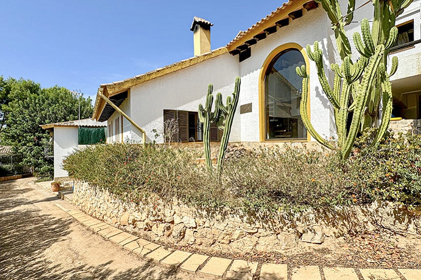 Charming Traditional Finca with Central Location and Guest House in Costa de la Calma