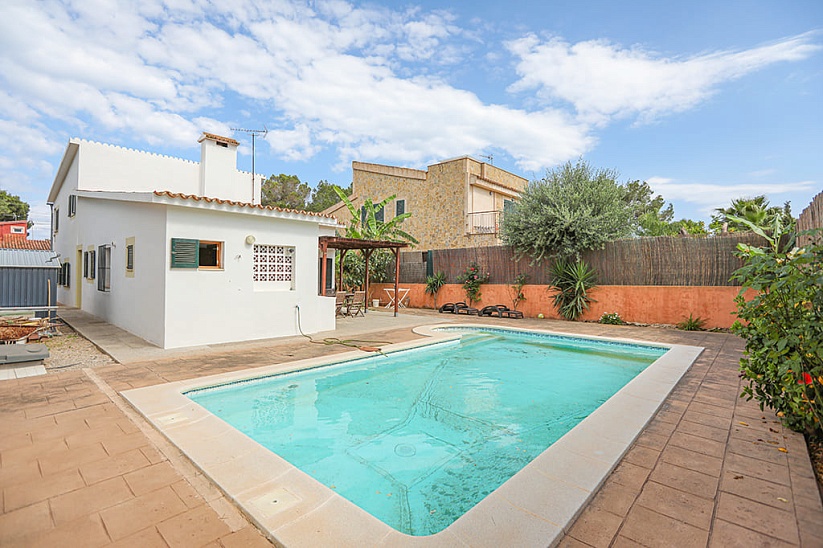 5 bedroom house with swimming pool in a quiet location in El Toro