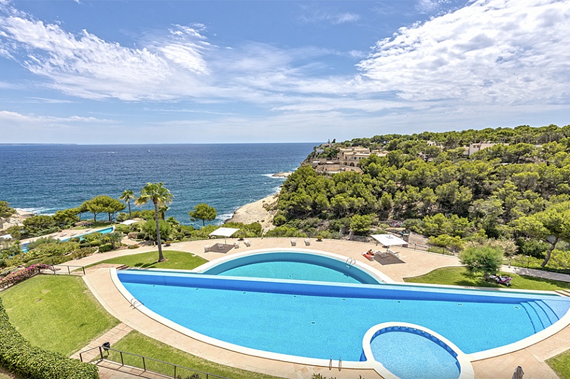 Luxurious penthouse with panoramic sea views in Sol de Mallorca
