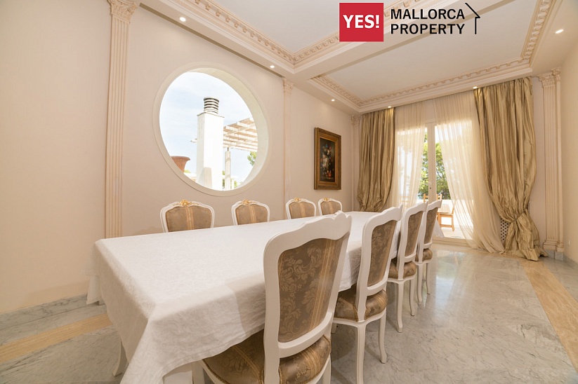 Magnificent Villa in 1st line of the sea in Palmanova