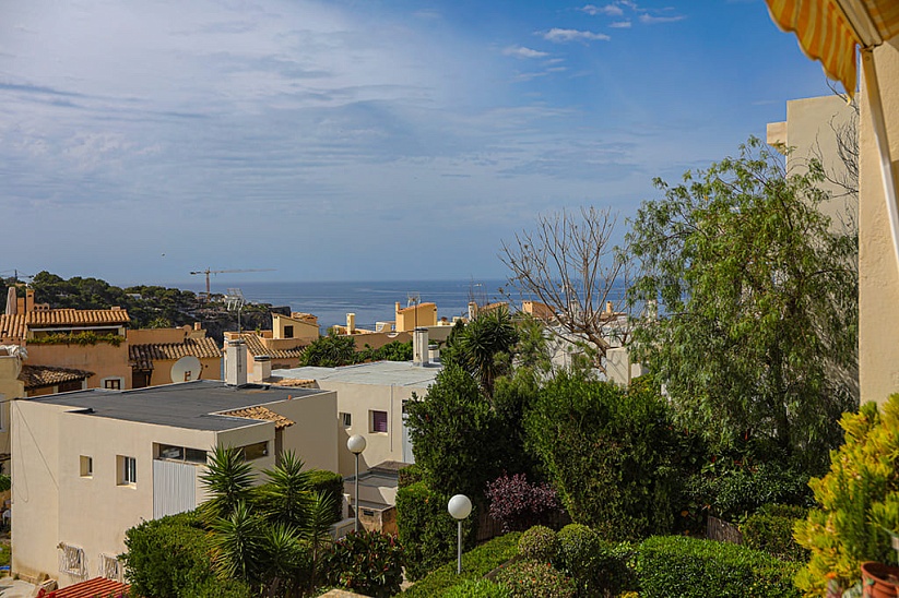 Attractive 3 bedroom apartment with sea views in Santa Ponsa