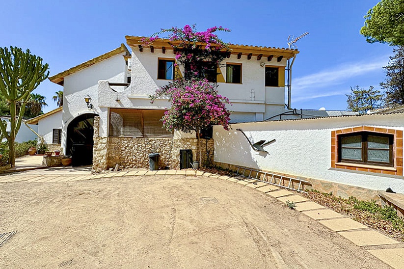 Charming Traditional Finca with Central Location and Guest House in Costa de la Calma