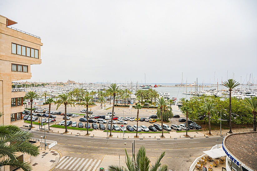 Lovely apartment for renovation with fantastic sea views in Palma, Paseo Maritimo