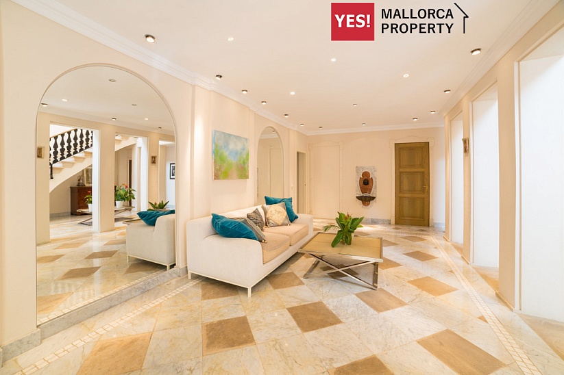 Magnificent Villa in 1st line of the sea in Palmanova