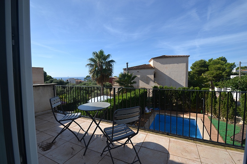 Family house with pool in Cala PI