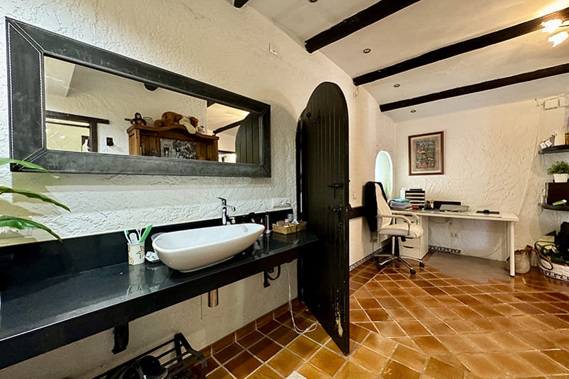 Charming Traditional Finca with Central Location and Guest House in Costa de la Calma