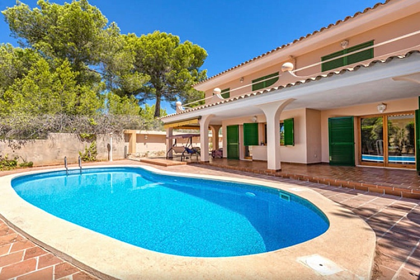 Spacious family villa in a quiet location in Paguera