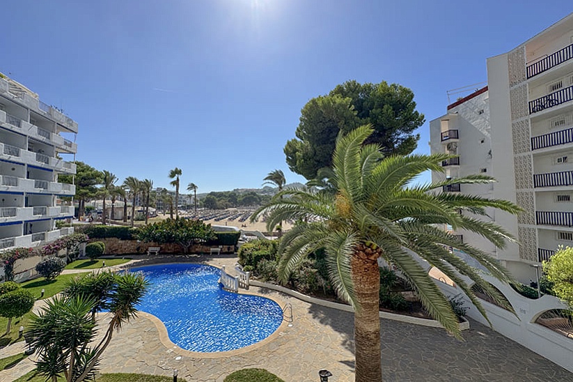 Apartment in the front line in Santa Ponsa with direct beach access