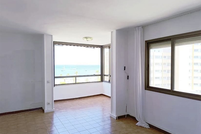 Apartment with sea view for renovation in Palmanova