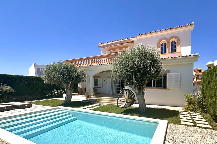 Stunning 4 bedroom villa with private pool in Sa Torre, Llucmajor