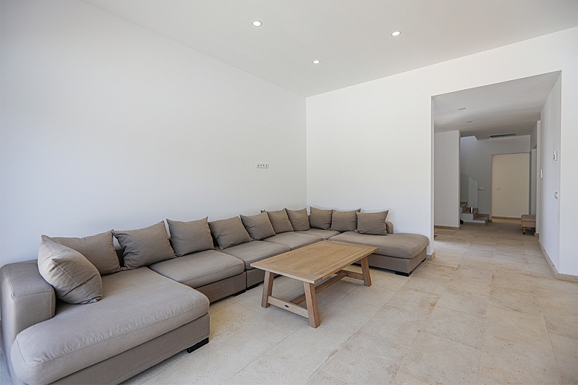 Brand new 4 bedroom modern style villa in El Toro