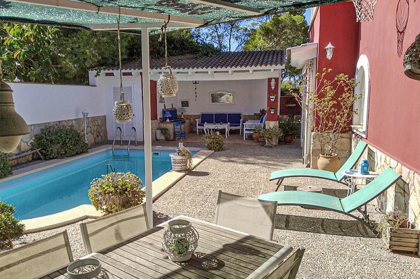 Cozy villa with garden and pool in a quiet area in El Toro