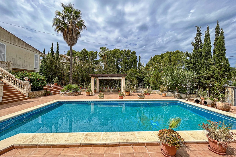 Family villa with garden and pool in Santa Ponsa