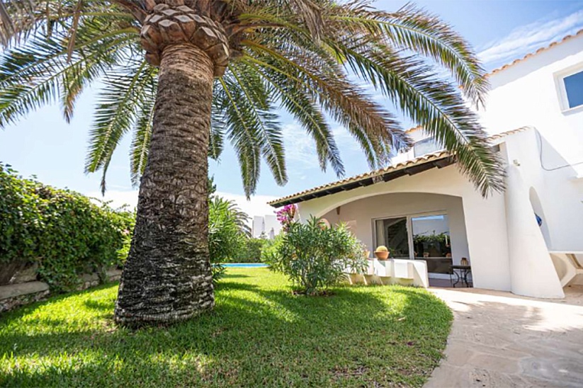2 bedroom villa with garden and pool in Cala D`or