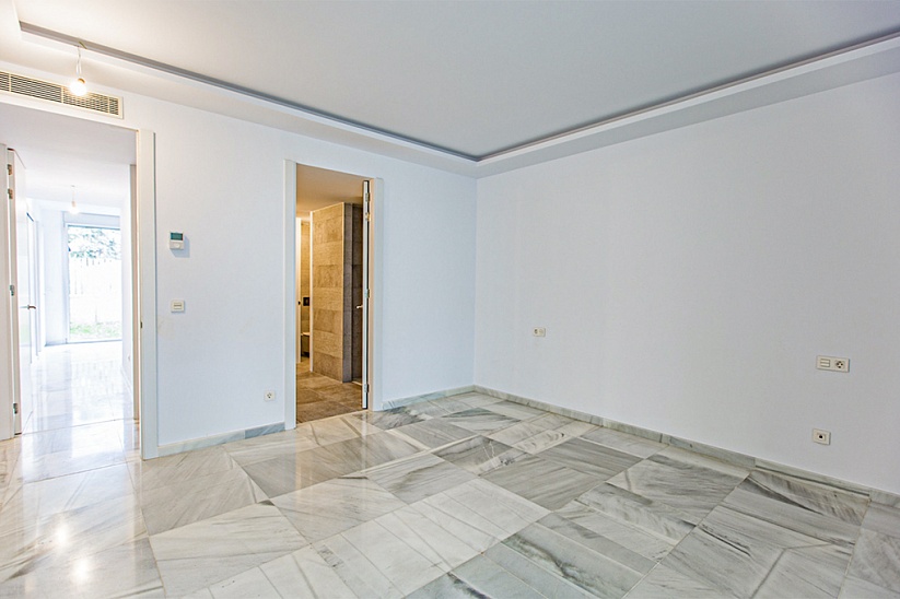 New spacious apartment in modern style in Palma