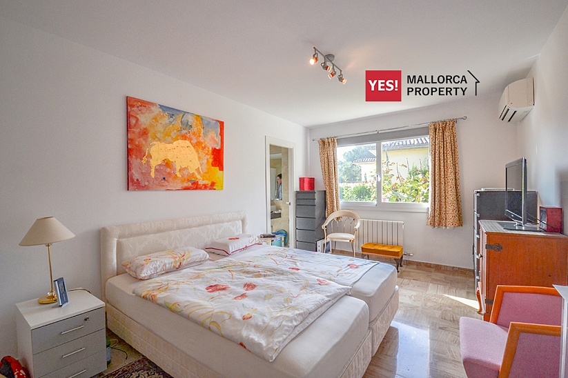 Villa for sale in Santa Ponsa (Mallorca). Large garden and swimming pool. The living area of 388 sqm