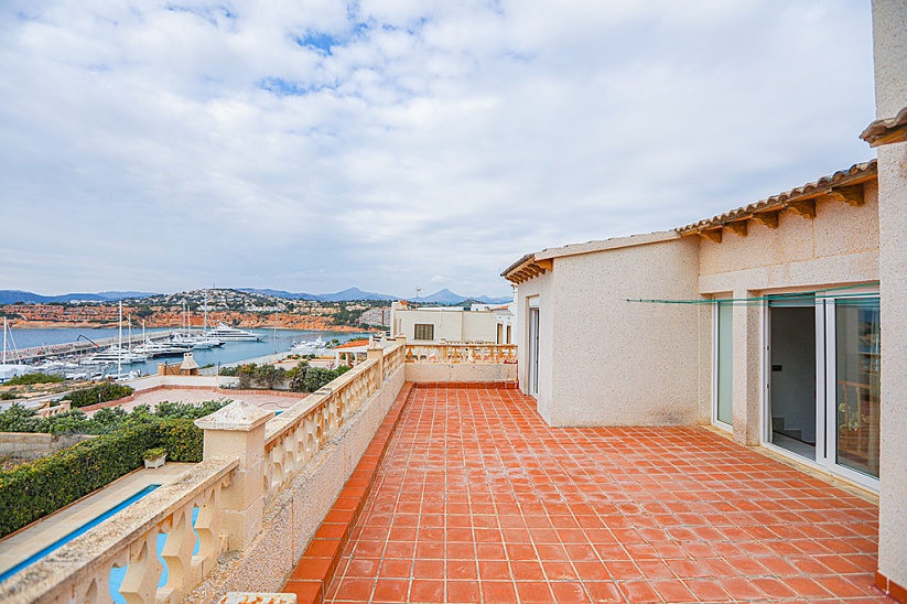 Villa on the first line of the sea in Port Adriano