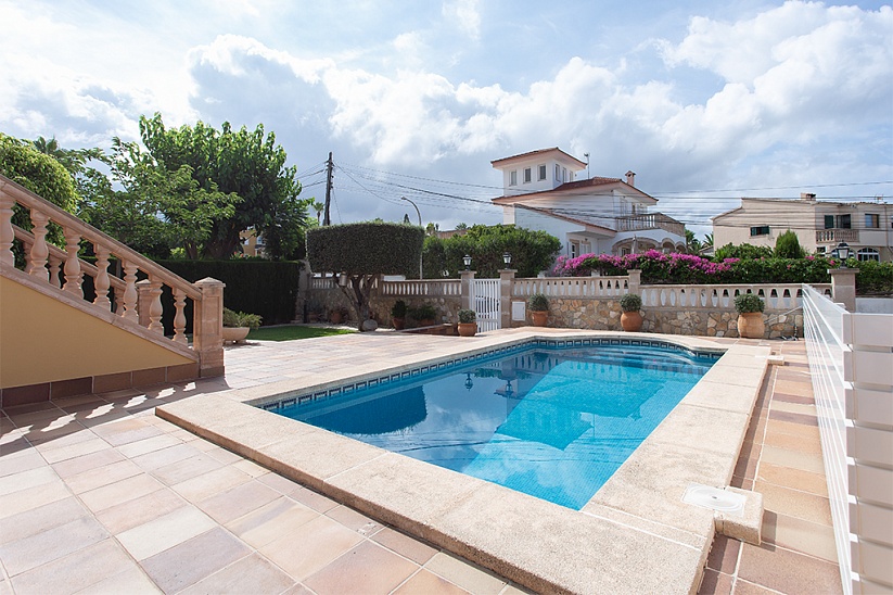 Lovely villa with garden and pool in Sa Torre