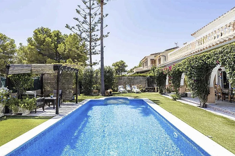 Traditional villa with garden and pool in a quiet area of ​​El Toro