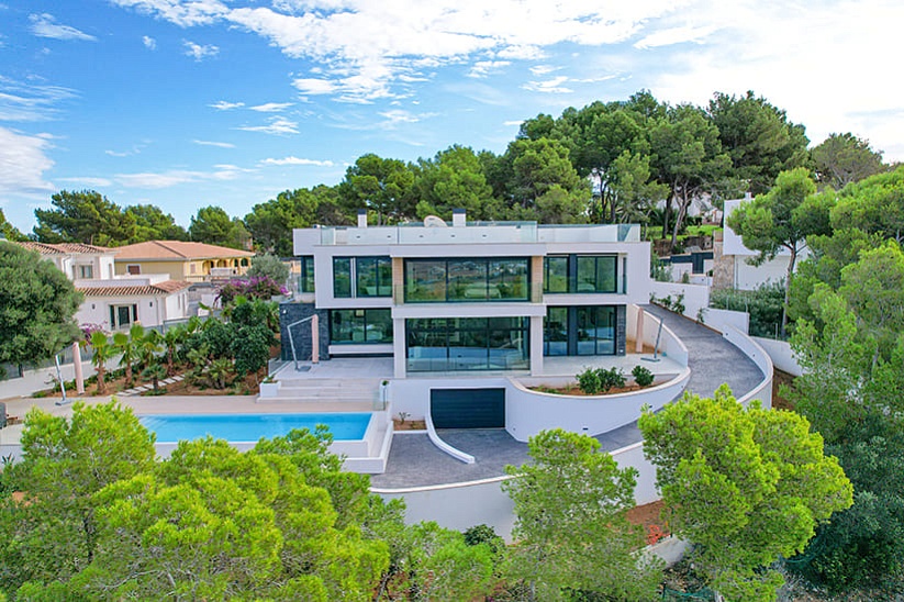 Luxurious new and modern villa in Cala Vines