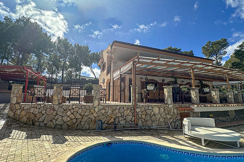 Family villa with panoramic mountain views in Costa de la Calma