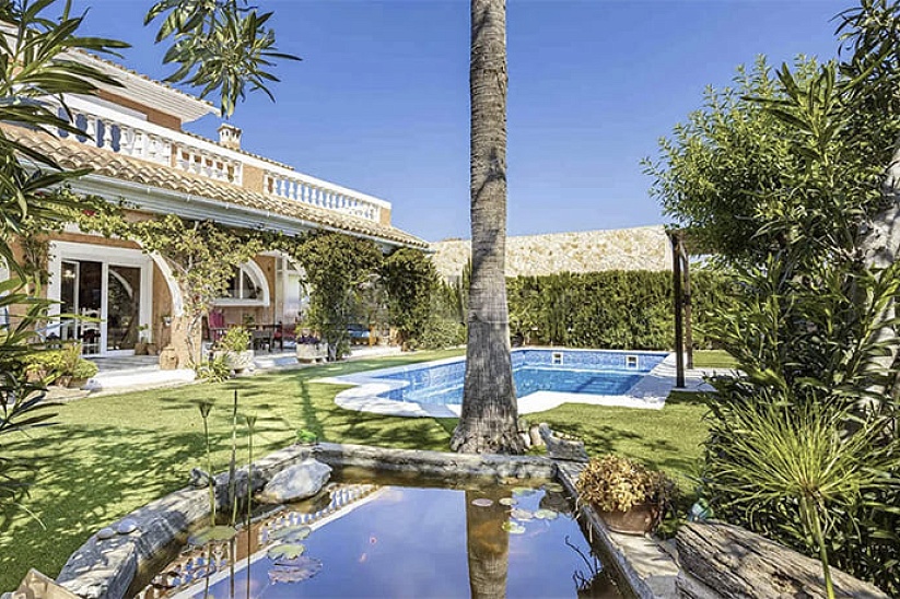 Traditional villa with garden and pool in a quiet area of ​​El Toro