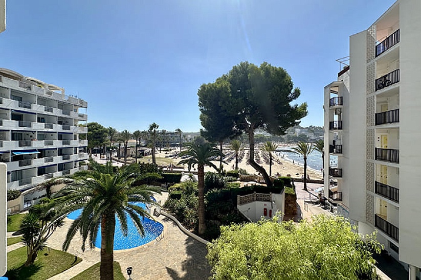 Apartment with direct access to the main beach in Santa Ponsa