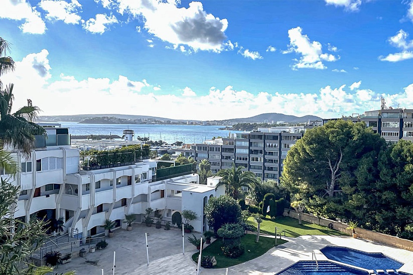 Luxury apartment with panoramic sea views in Port Portals