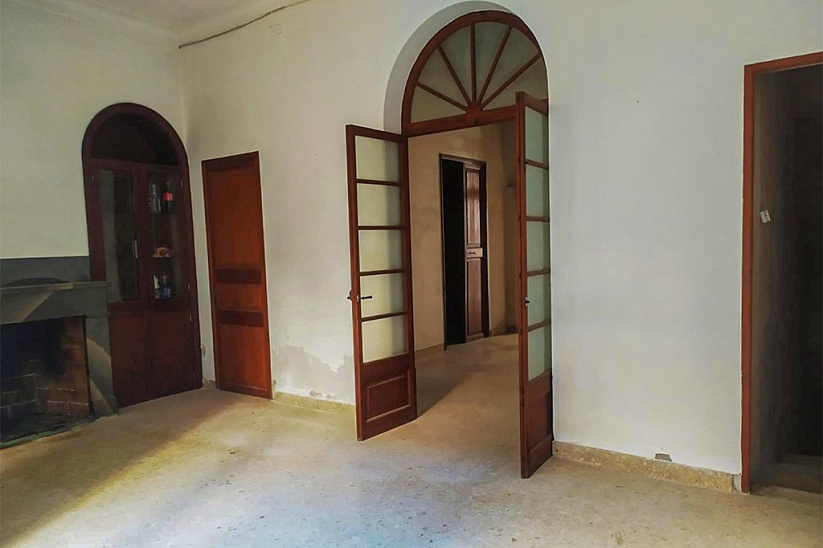 Townhouse ready for renovation in Llucmajor