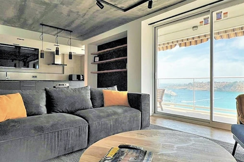 Luxury apartment on the first line of the sea in Port Adriano, El Toro