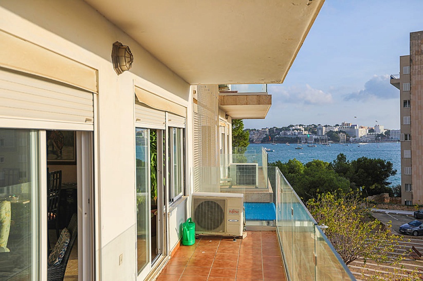 Spacious apartment with sea view in Palmanova