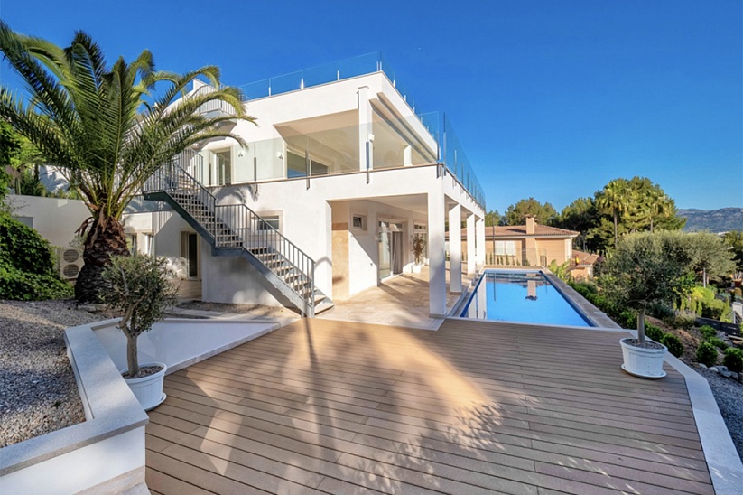 Luxury villa with sea views in Santa Ponsa