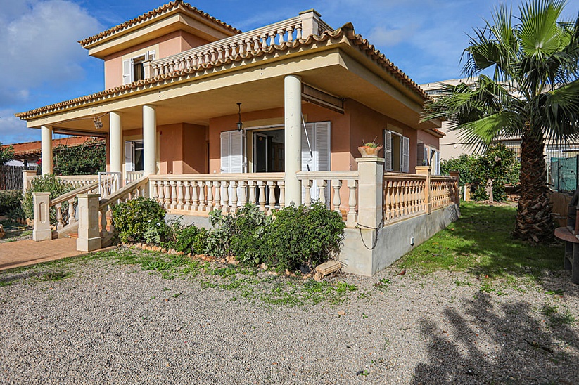 Spacious family home with garden in Badia Gran