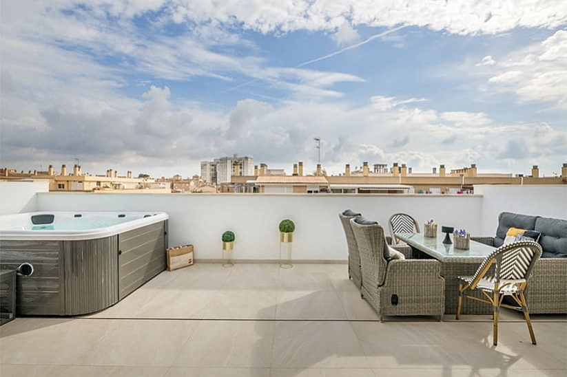 New duplex penthouse with fantastic panoramic views in Portixol, Palma