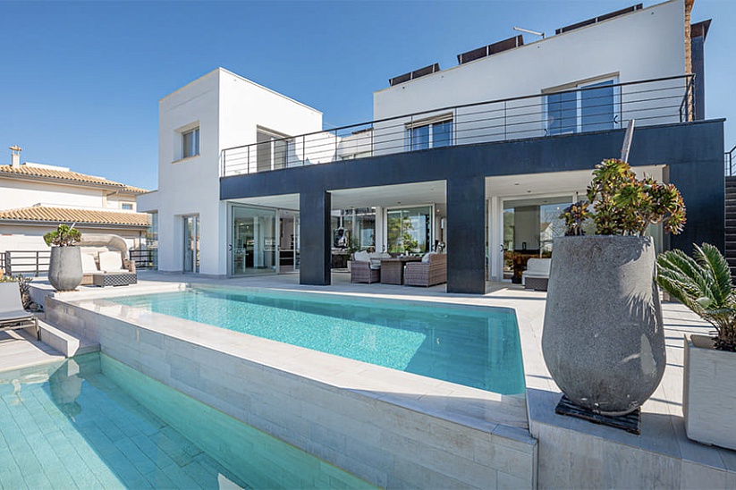 4 bedroom modern villa in a great location in Sa Torre