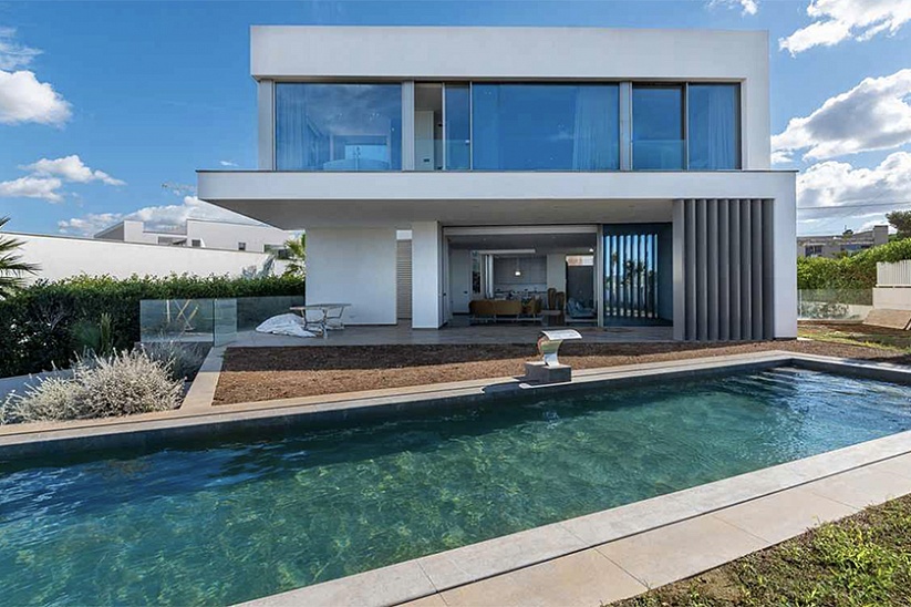 Sale new Villa on the seafront in El Toro (Mallorca). The living area of 607 sq.m.