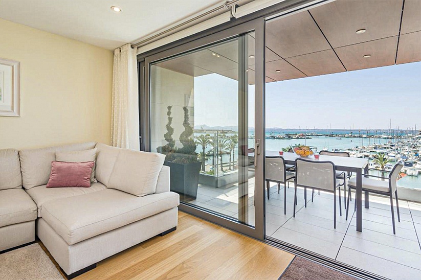 Modern apartment with fantastic sea views in Port of Alcudia