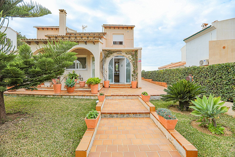 Villa on the first line of the sea in Port Adriano