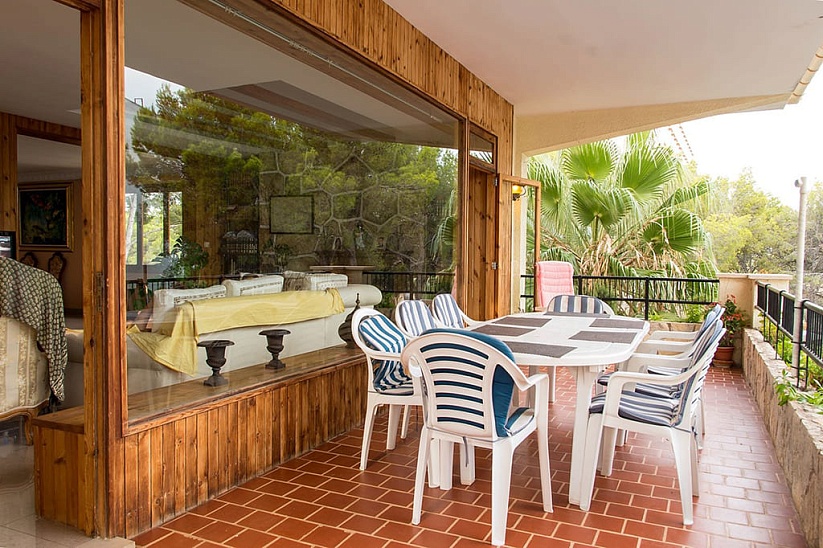 Large family villa with pool near the beach in Paguera