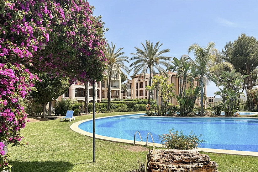 Beautiful apartment with a garden in a luxury residence in Nova Santa Ponsa