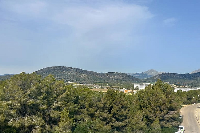New modern villa with partial sea and mountain views in Cala Vines