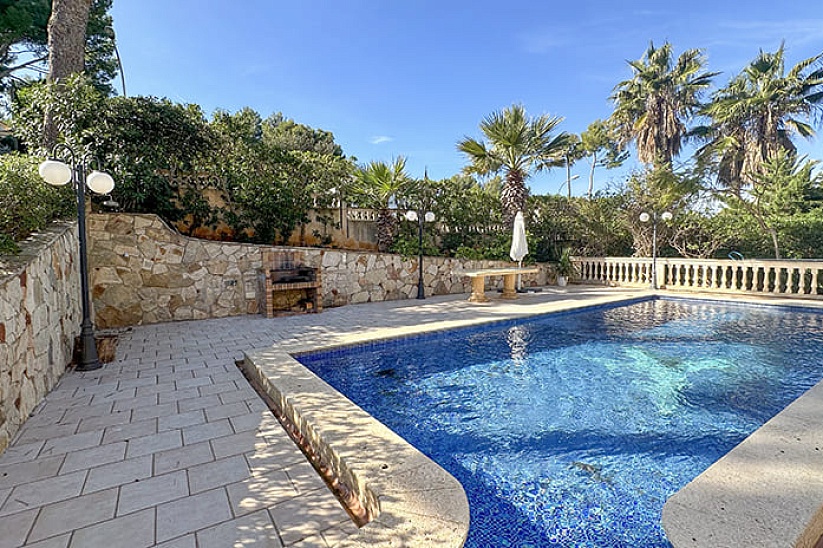 Wonderful villa with great investment potential in Santa Ponsa