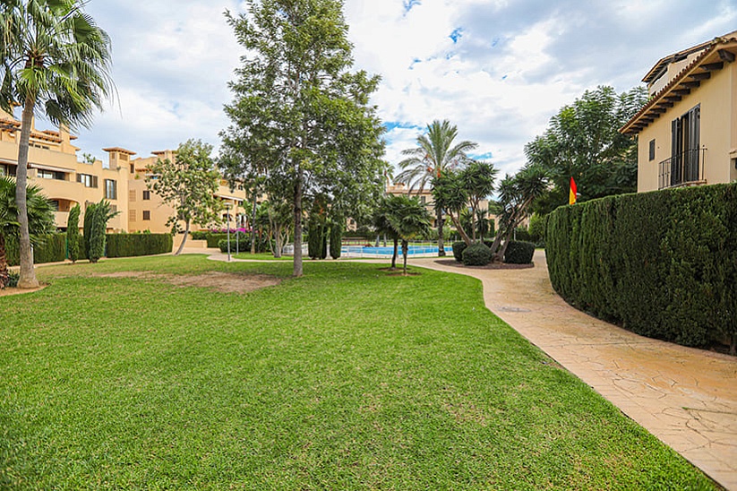 Wonderful apartment with garden in a beautiful residence in Puig de Ros