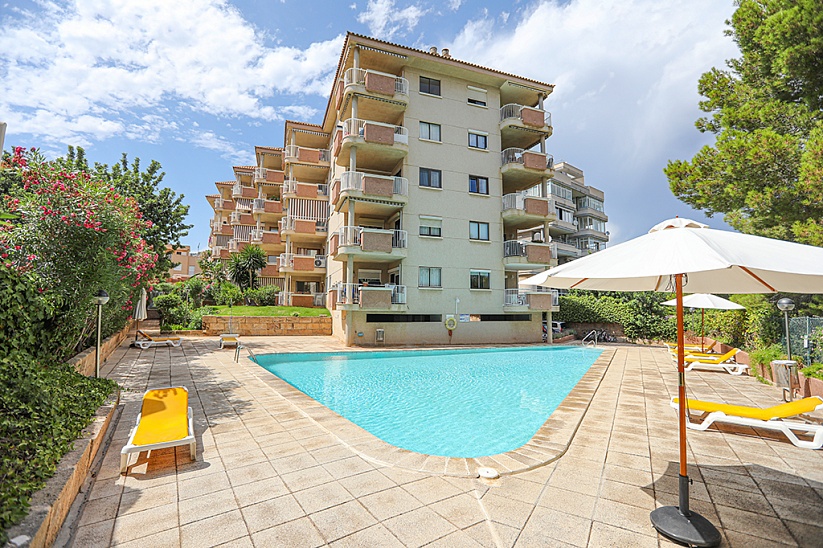 Apartment in a complex with a swimming pool in a business district in Portals Nous