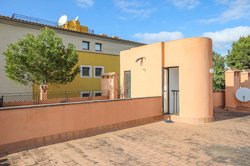 Penthouse in an exclusive prestigious complex with sea views in Sol de Mallorca