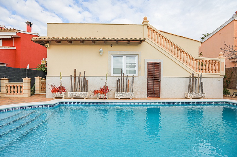 Lovely 3 bedroom villa with garden and pool in El Toro