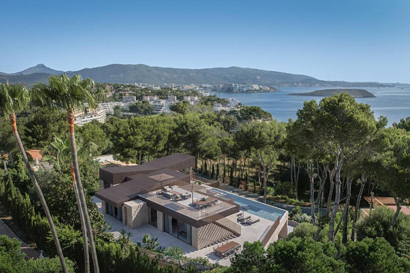 Villa with renovation project with fantastic sea views in Cala Vines